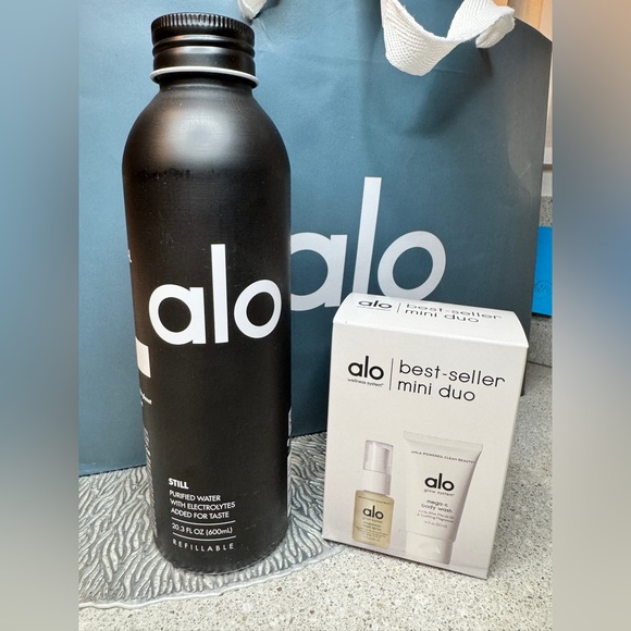 Alo Yoga 3pc wellness system: spray, body wash, bottle Alo - Picture 4 of 4